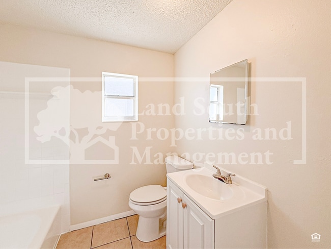 Building Photo - 5842 Charlton Dr