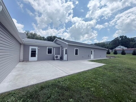 Building Photo - 8690 PA-25