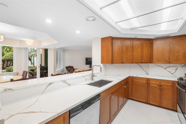 Building Photo - 100 SE 5th Ave