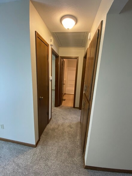 Building Photo - 733 SE Claremont St