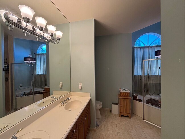 Building Photo - Two-story Upscale Townhouse located at Bel...