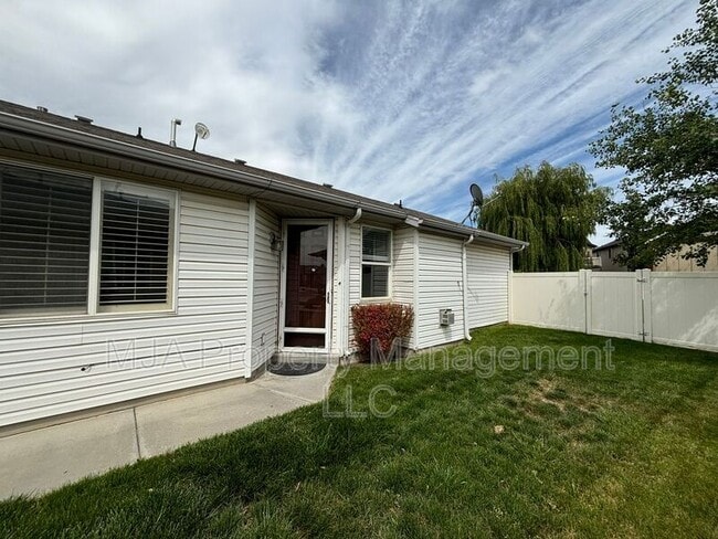 Building Photo - 212 Caleb Dr