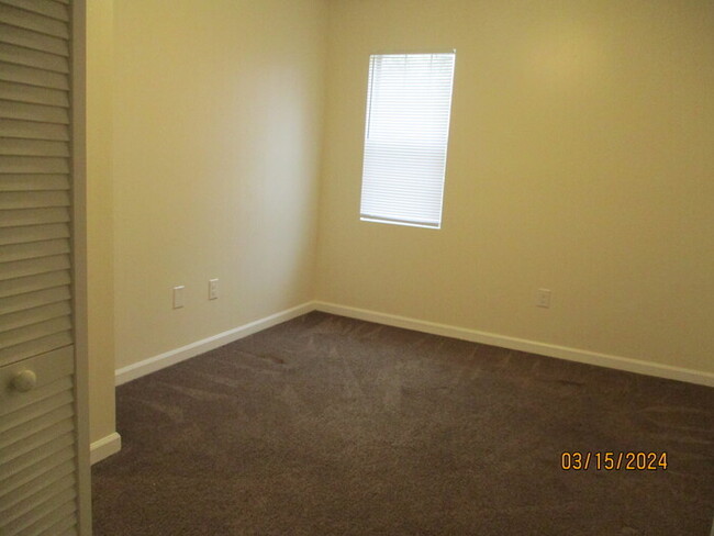 Building Photo - 787 Treasure Dr SW