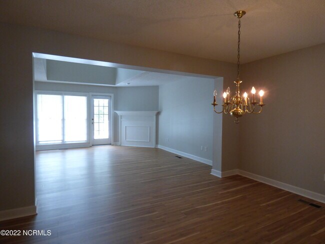 Building Photo - 245 Knoll Rd