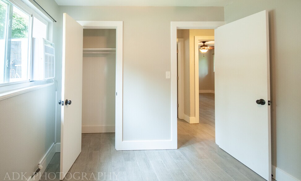 Building Photo - 113 E Bertha St