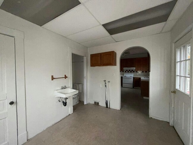 Building Photo - 418 E Ash St