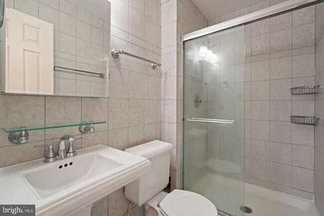 Building Photo - Townhome in Pinecrest