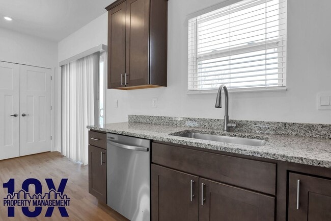 Building Photo - 3246 Mackinac Dr