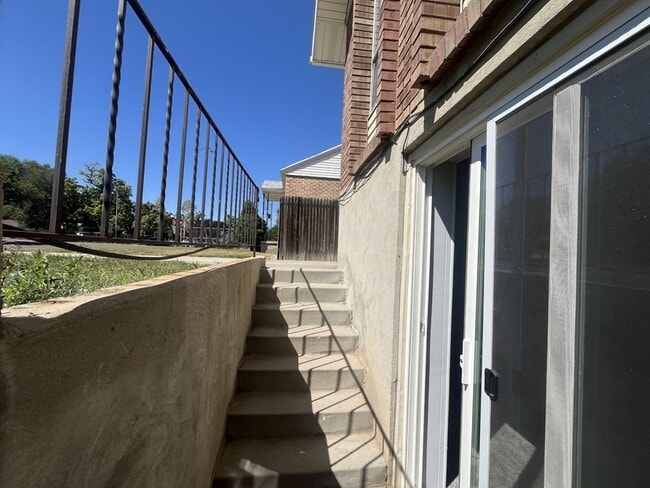 Building Photo - 1265 Crandall Ave S