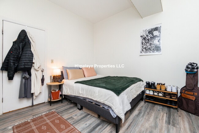 Building Photo - 448 Park Dr