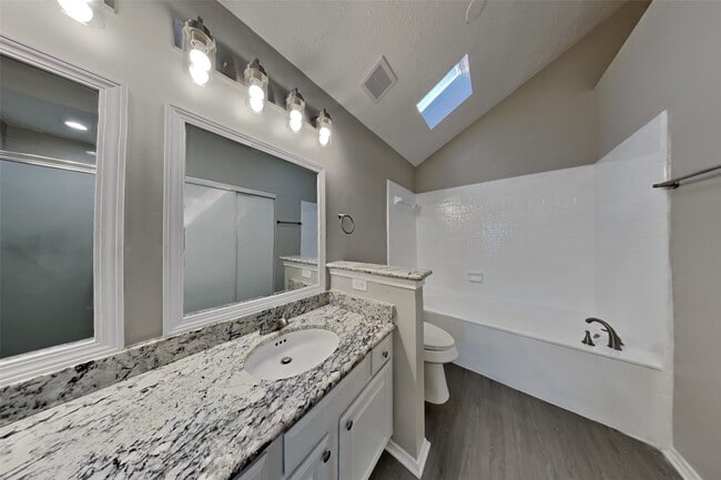 Building Photo - 2007 Barronett Bend