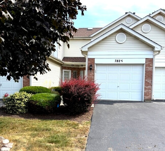 Building Photo - 7825 Darien Lakes Dr
