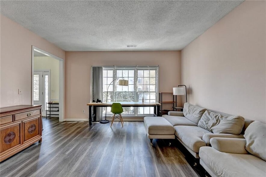 Building Photo - 435 Leasingham Way