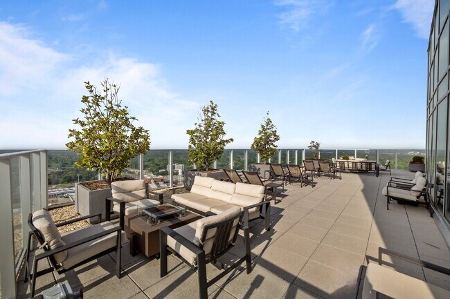 Building Photo - "Luxury Urban Living: Stunning 2-Bed, 2-Ba...