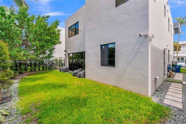 Building Photo - 9730 NW 74th Terrace