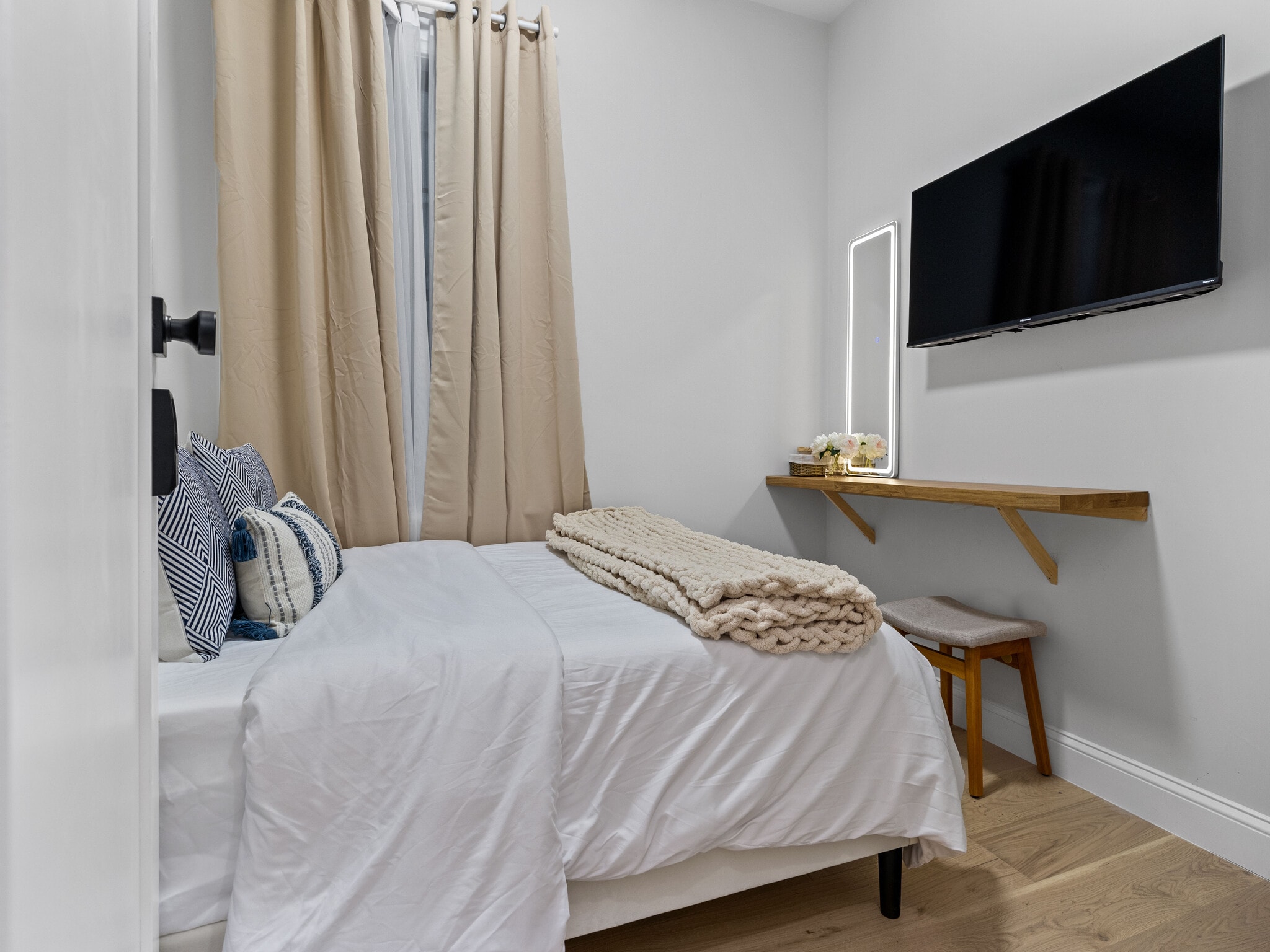 Building Photo - 566 Dorchester Ave