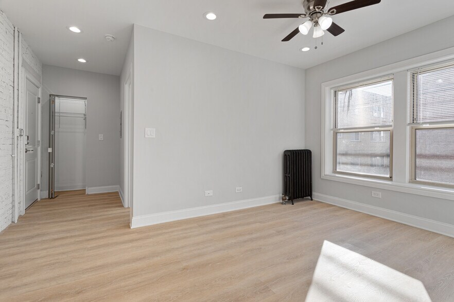 Building Photo - 1631 W Chase Ave