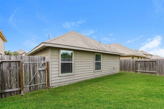 Building Photo - 5710 S Brenwood Dr