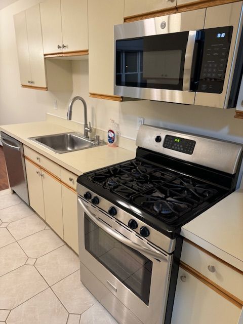 Building Photo - 100 Riverview Ct