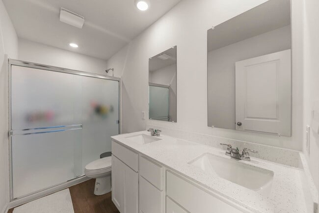 Building Photo - 1561 Sequoia Wy