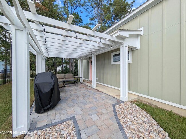 Building Photo - 124 Long Pond Lp
