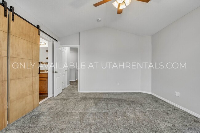 Building Photo - 928 Chelsea Ln