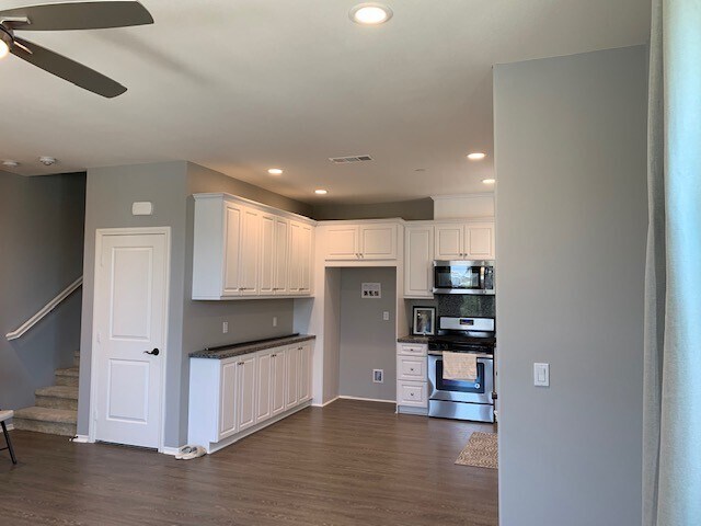 Building Photo - NEW HAVEN COMMUNITY - AVAILABLE NOW 2+2.5 ...