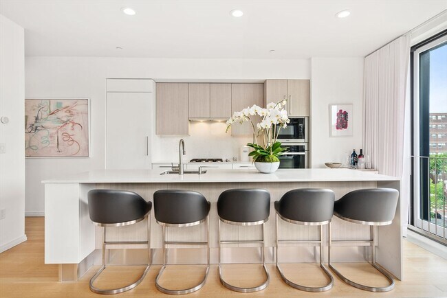 Building Photo - 7 E Springfield St