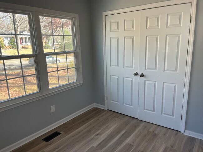 Building Photo - 7613 Mine Valley Rd