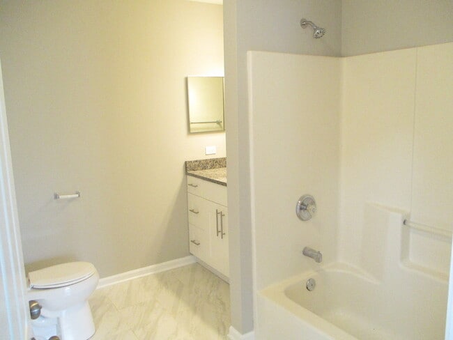 Building Photo - 989 Mesa Dr
