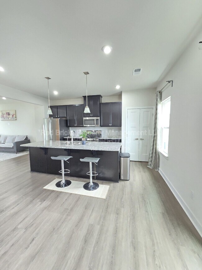 Building Photo - 9902 Oaklawn Blvd NW