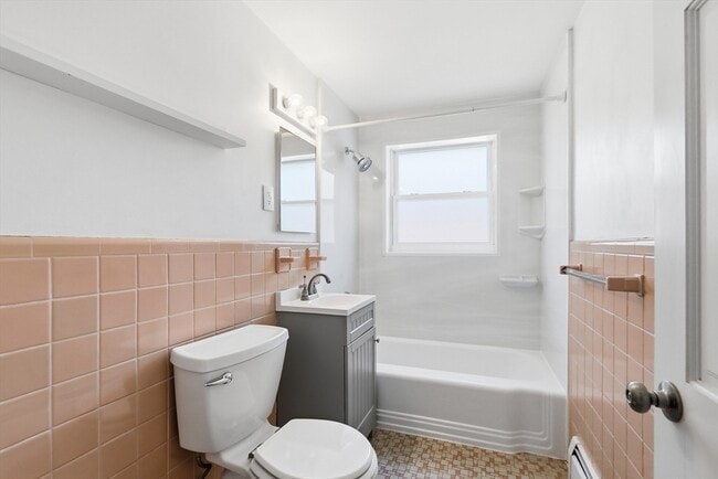 Building Photo - 33 Montvale Ave