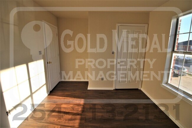 Building Photo - 3401 Barcelona Dr