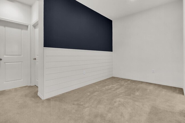 Building Photo - 1520 W 1st St