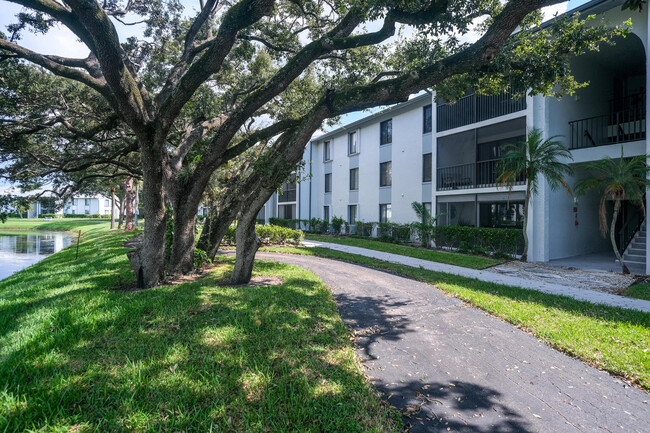 Building Photo - 1015 Green Pine Blvd