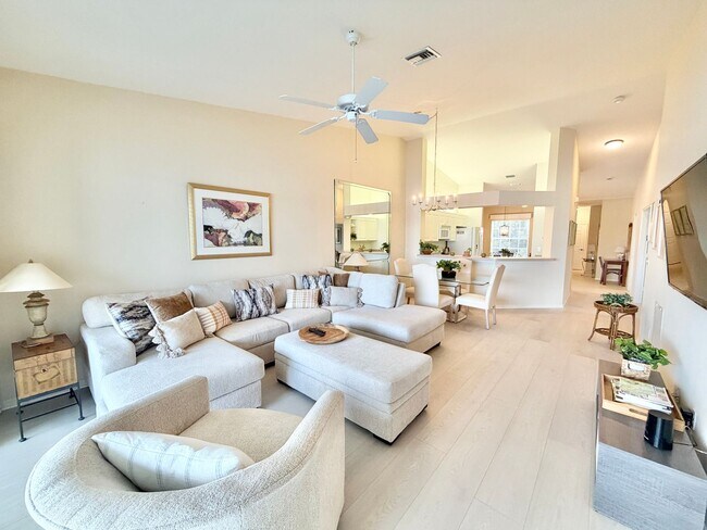 Building Photo - ** CROWN POINTE SHORES ** 2 BED + DEN / 2 BATH - GARAGE - TURNKEY FURNISHED - ANNUAL RENTAL