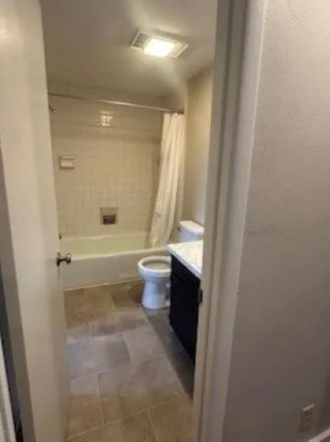 Building Photo - 321 Ella St