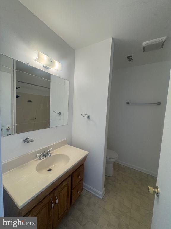 Building Photo - 1107 Van Buren Way