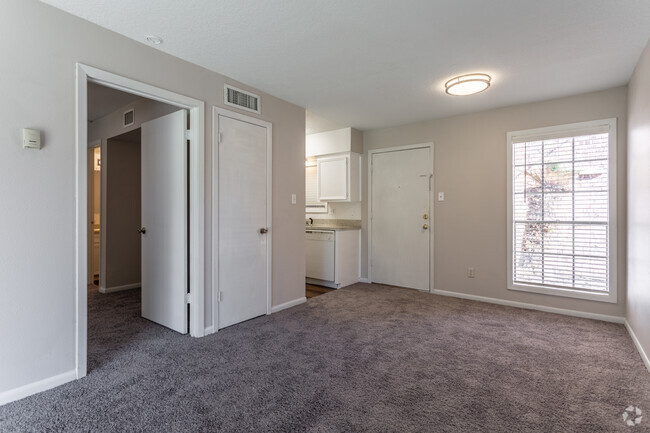 1BR, 1BA - 470SF - Mayfair Apartments
