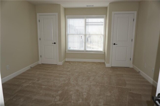 Building Photo - 2597 Stone Manor Dr NE