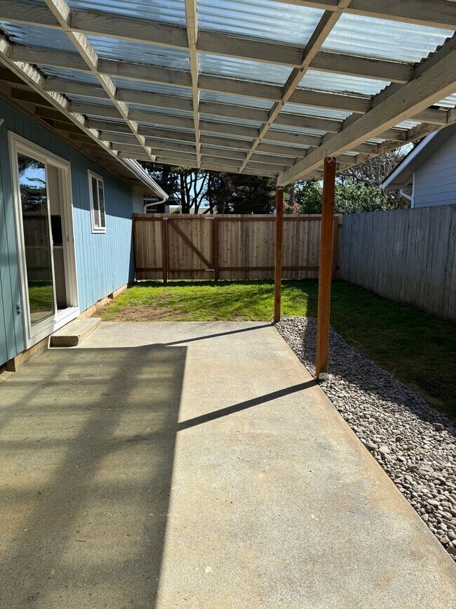 Building Photo - 2425 State St