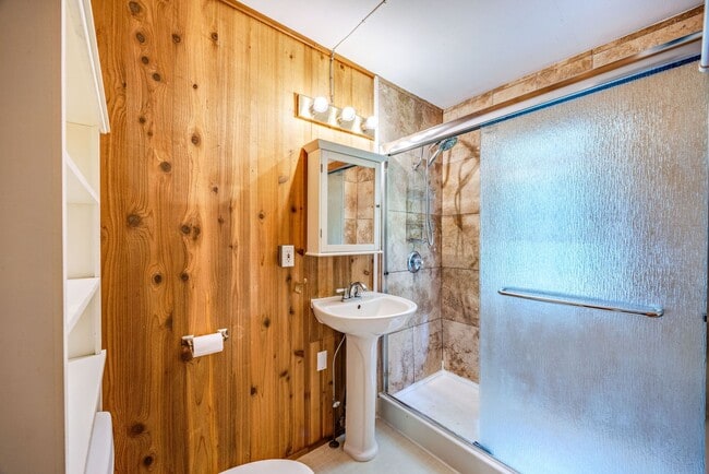 Building Photo - Charming 1-Bedroom Cottage Near Hood Canal...