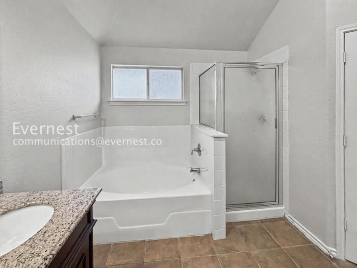 Building Photo - 3502 Cheyenne St