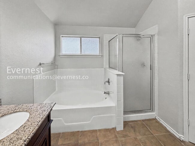 Building Photo - Charming 4-Bedroom Haven with Fireplace and Serene Outdoor Living / Pet-Friendly / Available Now!