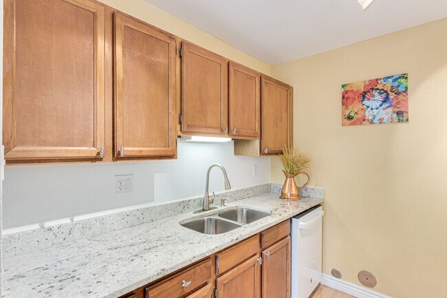 Building Photo - 1410 Bacchus Dr