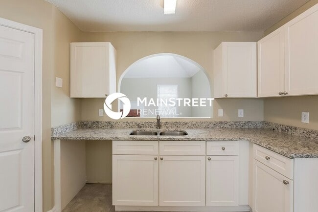 Building Photo - 4 Bedroom Pet-Friendly Home in Powder Springs, GA with Main Street Renewal