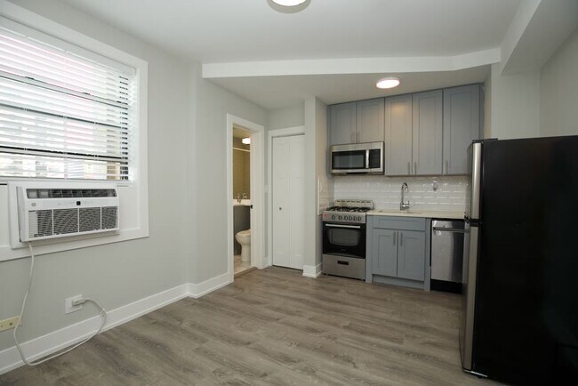 Building Photo - 508 W Belmont Ave