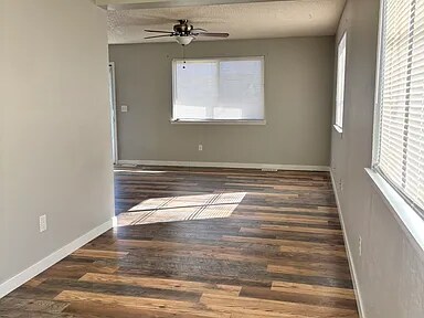 Building Photo - 4725 Nelson St