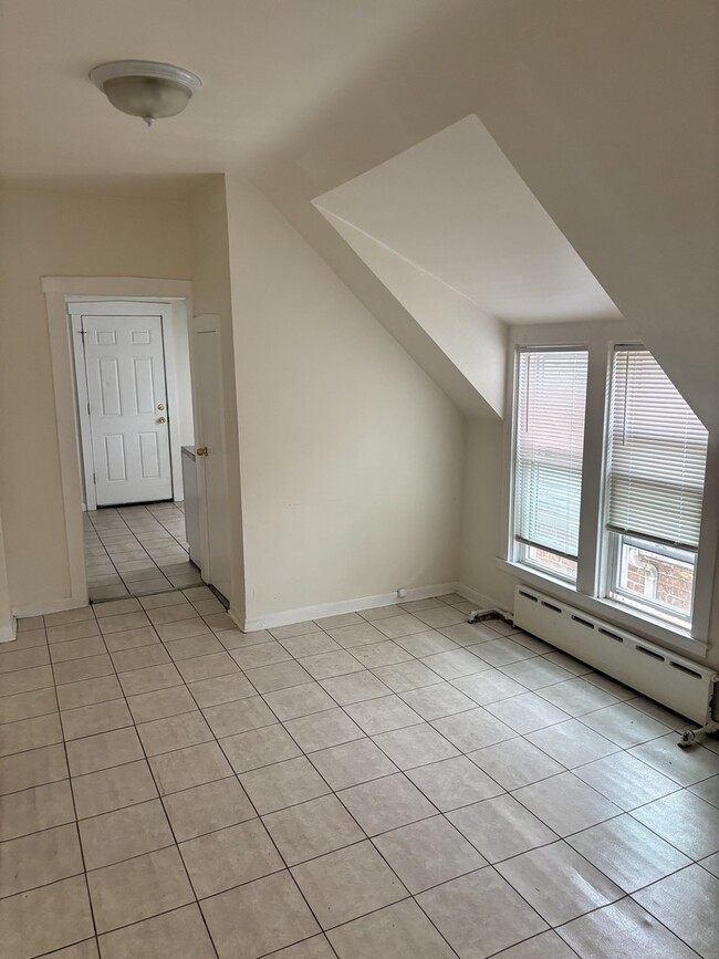 Building Photo - 2223 N La Crosse Ave