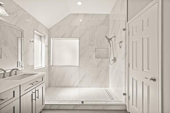 Building Photo - 1330 Leigh Gdns Dr